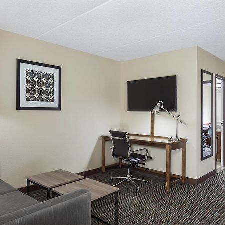 Four Points By Sheraton Milwaukee Airport Extérieur photo