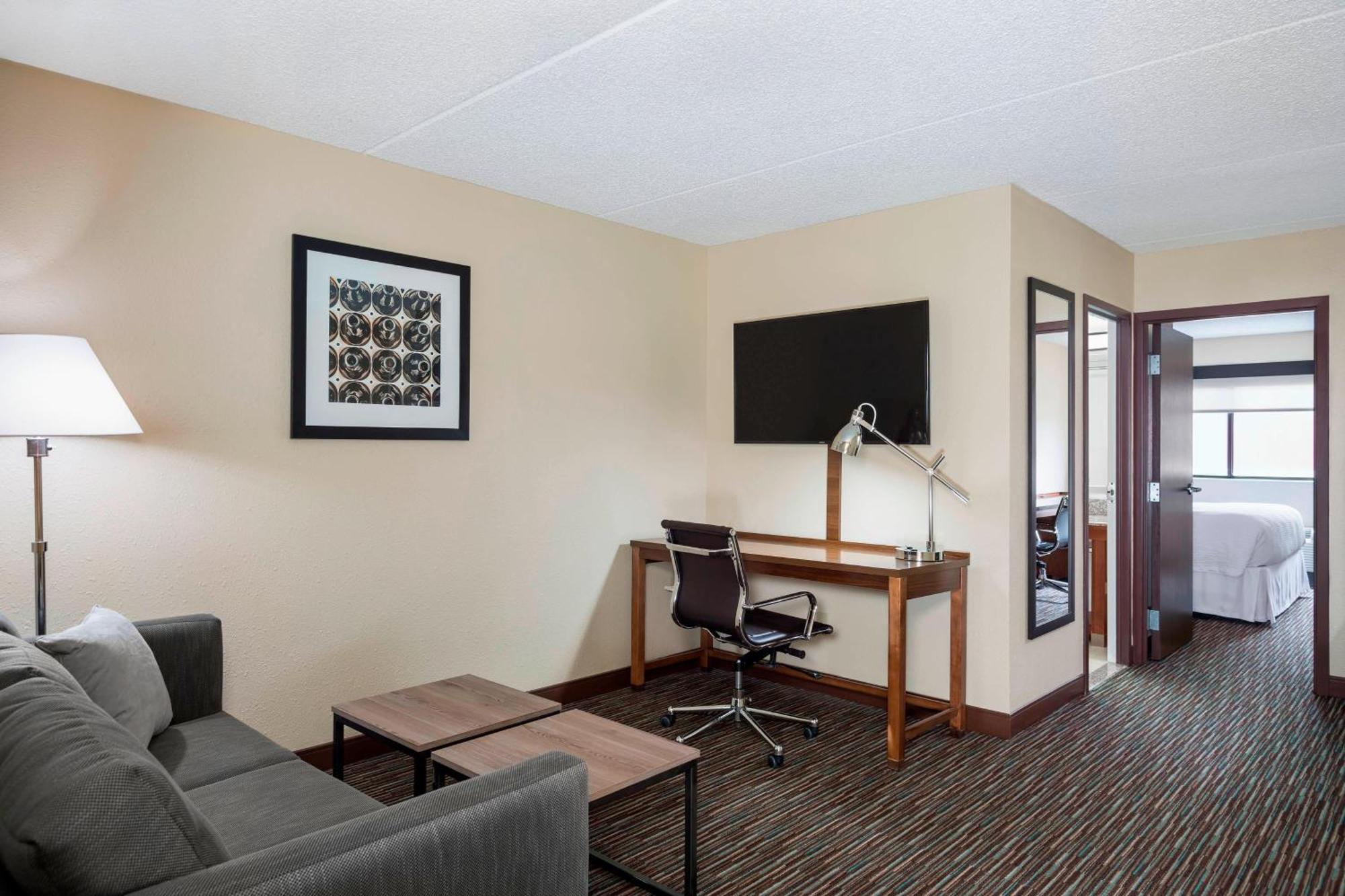 Four Points By Sheraton Milwaukee Airport Extérieur photo