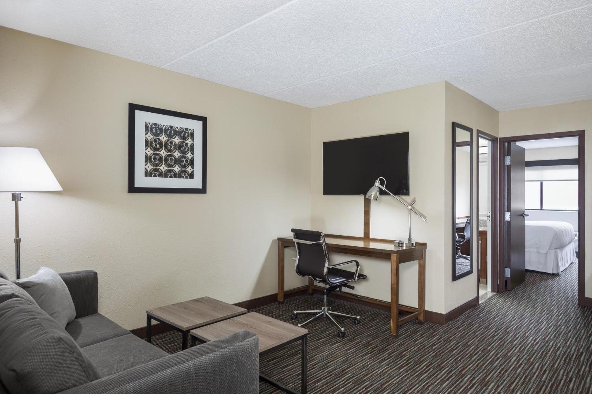 Four Points By Sheraton Milwaukee Airport Extérieur photo