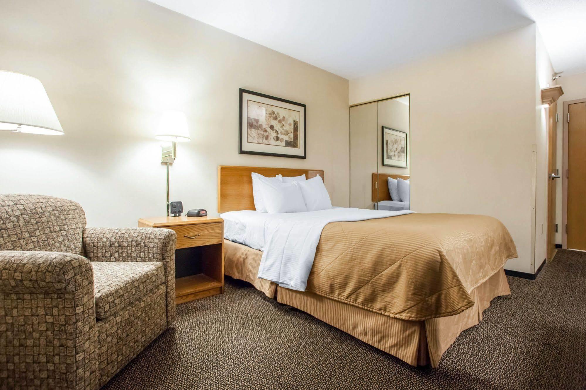 Four Points By Sheraton Milwaukee Airport Extérieur photo