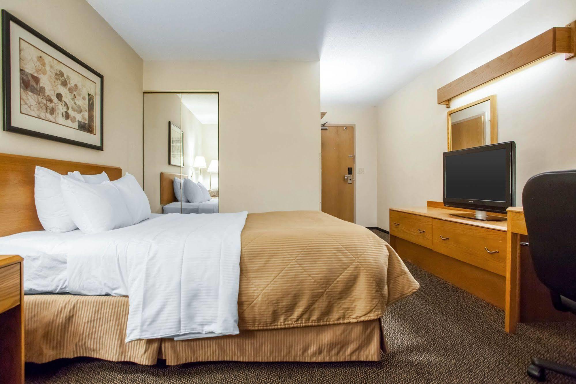 Four Points By Sheraton Milwaukee Airport Extérieur photo